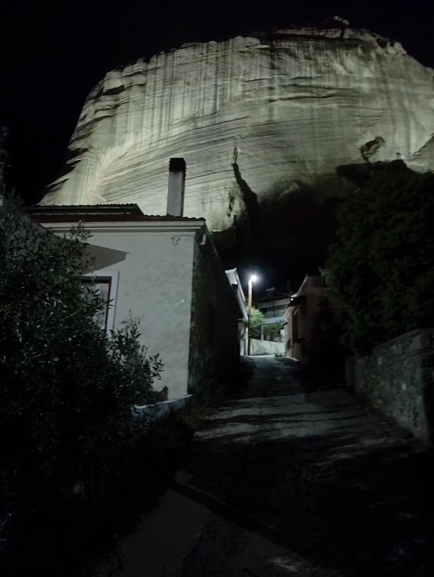 Meteora'S Nest Apartment กาลัมปากา ภายนอก รูปภาพ